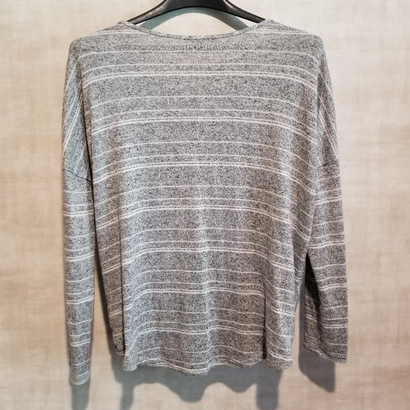 GREEN ENVELOPE LONG SLEEVE GREY & WHITE STRIPE WOMENS SWEATER - Picture 6 of 8